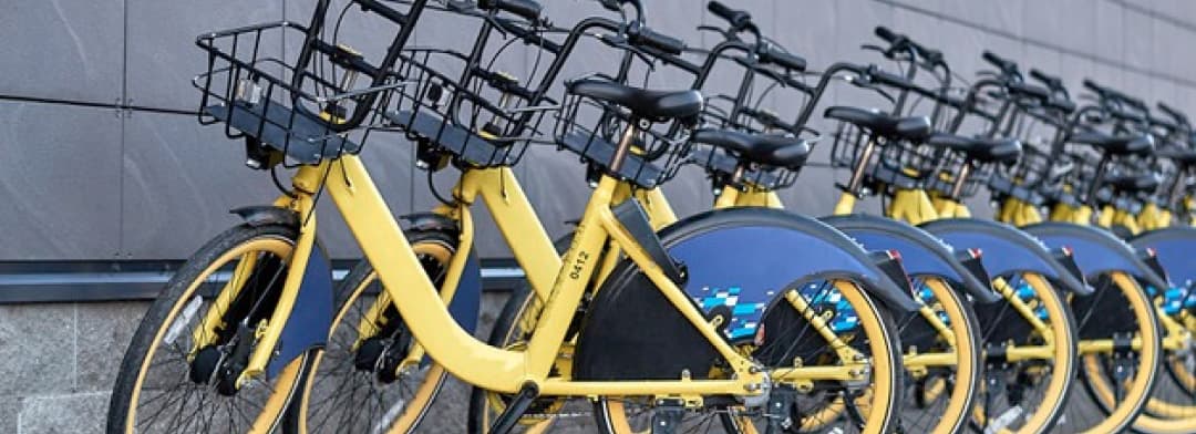 Bicicletas amarillas de renta